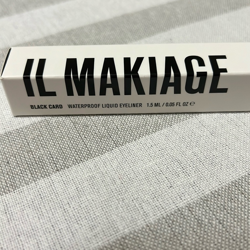 “SOLD” IL MAKIAGE Black Card Waterproof Liquid Eyeliner